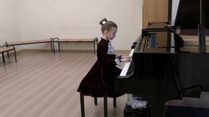 Елизавета Перова, 7 лет.

Р. Шуман. Первая утрата.  Преподаватель ЗРК ВО Крекнина Наталия Петровна