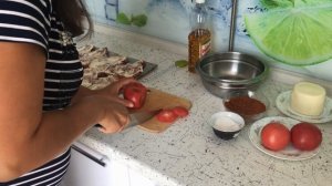 Сочный и нежный стейк из свинины под помидором и сыром.