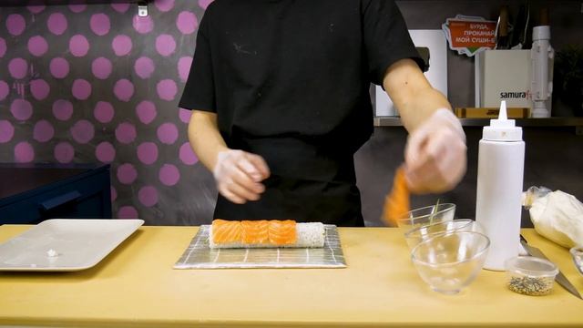 РЕЦЕПТ ОПАЛЕННОГО РОЛЛА С ЛОСОСЕМ И КРЕВЕТКОЙ