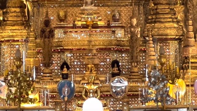 Бангкок | Ват Пхра Кео | Храм Изумрудного Будды | Изумрудное изображение Будды в Королевской часовн смотреть онлайн