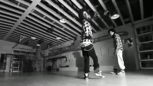 Les Twins Rihanna Russian roulette