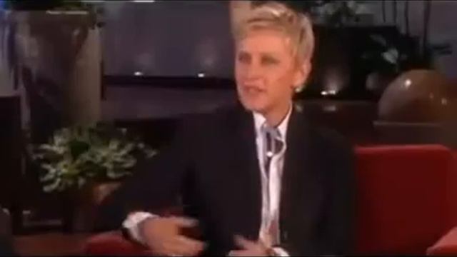 DJ Ellie Kemper on Ellen Show смотреть онлайн