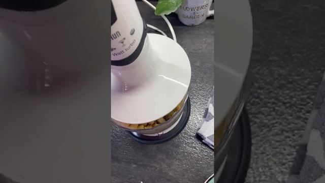 ХУМУС из пророщенного нута. Сыроедческий. Понижает уровень «плохого» холестерина смотреть онлайн