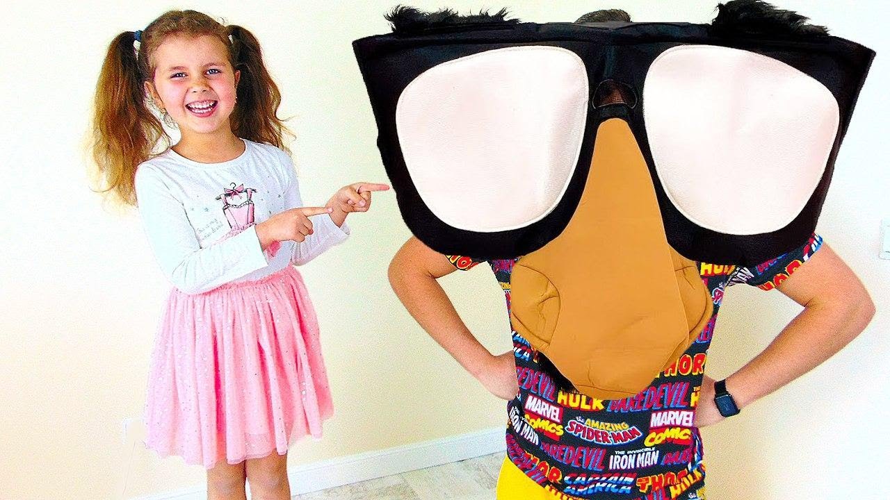 Милана играет с волшебными фотографиями смотреть онлайн