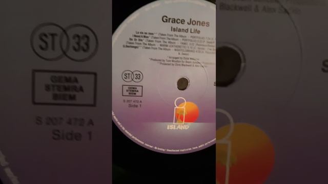 Grace Jones - I've Seen That Face Before (Libertango)