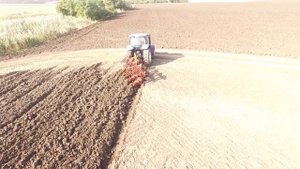 Работа Плуга лемешного оборотного ВАРЯГ ПЛО 3+1 производства БДТ-АГРО