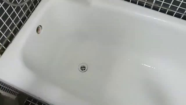 Покрытие ванны наливным акрилом в Ташкенте. Технология реставрации ванны.