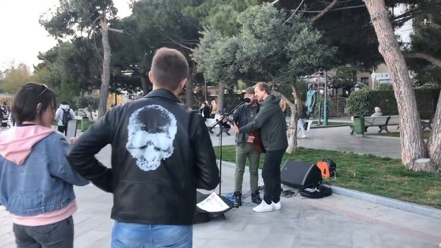 Вот это да...гуляешь по набережной Ялты, а тут такое.. Сам Я. Сумишевский в роли уличного музыканта смотреть онлайн