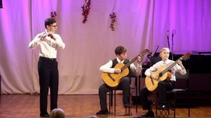 П. Чайковский  "Неаполитанская песенка", исп. Лекомцев Роман в сопровождении дуэта гитаристов