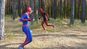 Спайдермен против Дэдпула! На Эльзу и Спайдера напали СУПЕРГЕРОИ! Спайдермен спасает Эльзу!!!