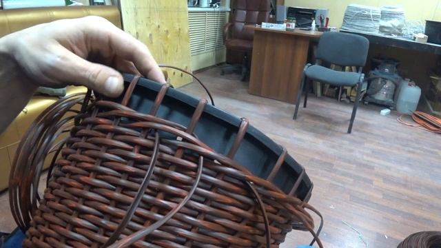 Кашпо из ротанга своими руками эпизод №3 (косичка в деле) смотреть онлайн