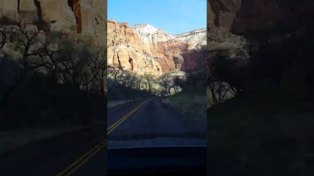 Проезд по парку Зион в США. Zion national park. USA.