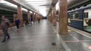 Станция метро новоясеневская