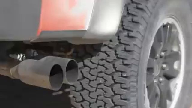 2009 Dodge Ram R/T vs. 2010 Ford F150 Raptor смотреть онлайн