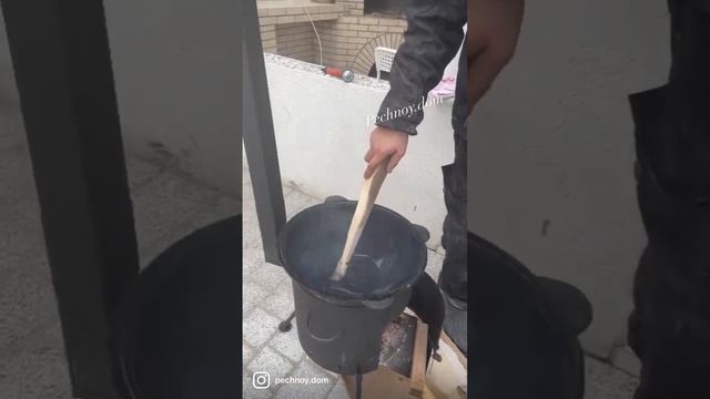 Чугунный казан и стальную печь подготавливаем к работе. Спасибо за видео смотреть онлайн