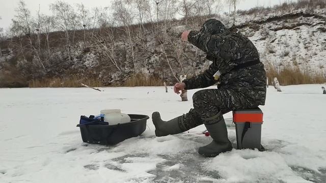 САМОДЕЛЬНАЯ ПРИКОРМКА, КОТОРАЯ ЛОВИТ ЗИМОЙ! ЗАКОРМИЛ ОДНУ ЛУНКУ, ТЕПЕРЬ НЕ УСПЕВАЮ КРЮЧОК ОПУСТИТЬ! смотреть онлайн