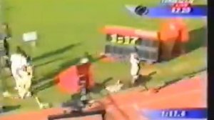 Noah Ngeny runs 1000 meter world record