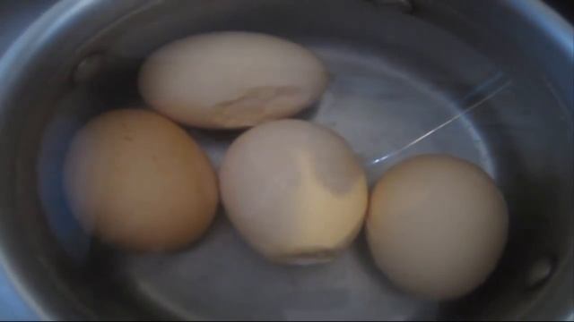 Как я варю яйцо чтобы оно хорошо чистилось смотреть онлайн
