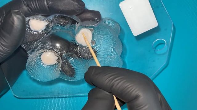 Мыло ручной работы «Медвежонок Мишутка». Процесс заливки в пластиковую форму. смотреть онлайн