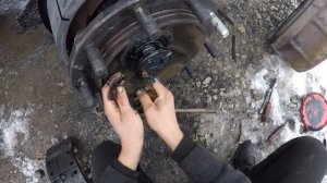 Новые колодки на переднюю ось и перебрал ступицы