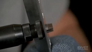 RIVETEC RL 6100 - пневмо-гидравлический просекатель шестигранных отверстий под заклепки от М4 до М8