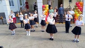 1е Сентября!!! #дети #первыйзвонок #гладиолусы #школа #танец #Домино #хореография