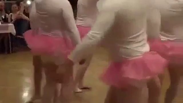 Смешной танец смотреть онлайн