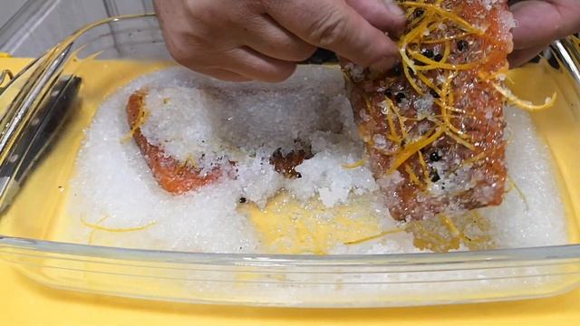 Очень вкусный, Лосось маринованный с солью, сахаром и разными пряностями.  Salmone Marinato