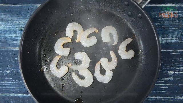 Видео рецепт "Черный бургер с королевскими креветками" от ТВОЕ МЕНЮ смотреть онлайн