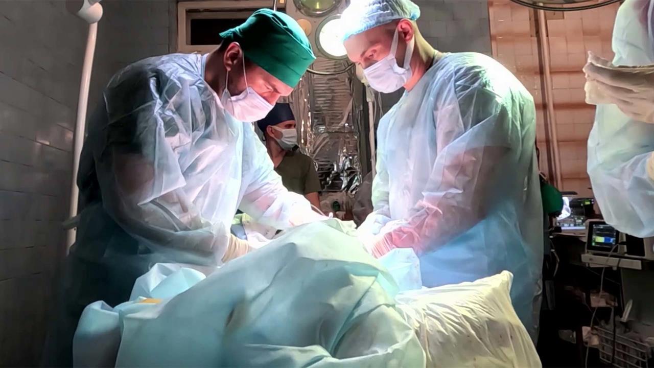 В зоне СВО военные врачи до последнего борются за жизни бойцов