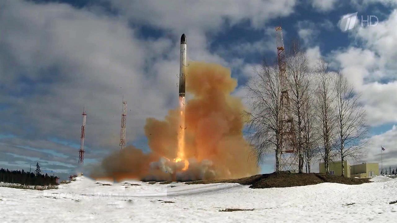 Президенту доложено об успешном испытании самой мощной и дальней в мире ракеты "Сармат"