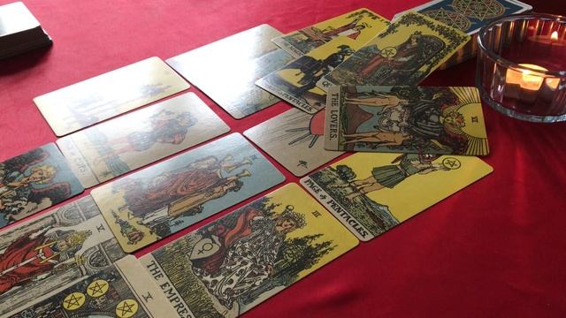 Какой мужчина спешит к вам с любовью / Гадание Таро смотреть онлайн