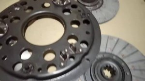 Смотрю качество дисков сцепления ЮМЗ-6
