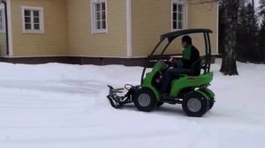 Мини погрузчик Avant.