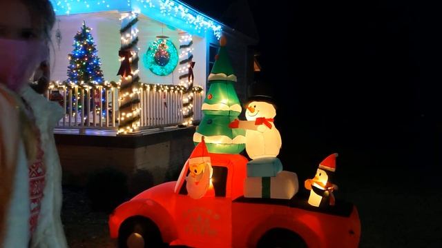 Как американцы украшают свои дома. Рождественский городок МакАденвилль. смотреть онлайн