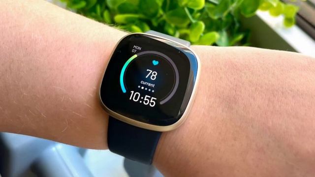Apple Watch SE vs Fitbit Versa 3 - Full Comparision : Which smartwatch wins?
