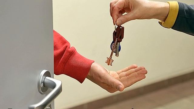 Уход за пожилыми людьми за квартиру