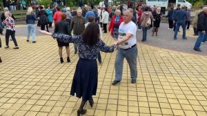 Танец называется "Двое"