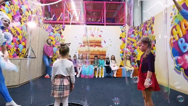 Шоу-програма "Шоу мильних бульбашок" у SMILE PARK смотреть онлайн