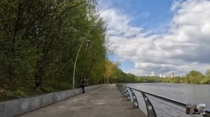 Беременная зечка нашла кошелек у могилы богача, а когда заглянула внутрь, не поверила глазам