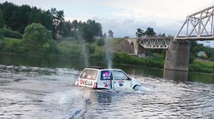 Парня на Оке уносит течением. Не Тормози.