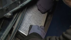 Mercedes Benz A Klasse. Замена салонного фильтра. Cabin air filter replacement.