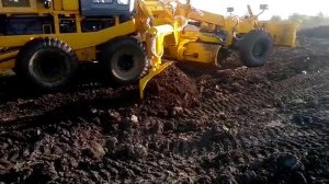 Работа бокового отвала на автогрейдере СДМ-25