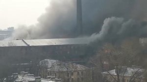 Горит завод в Санкт Петербурге.