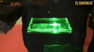 Процесс нанесения 3d гравировка лазером внутри кристалла стекла