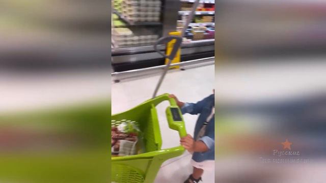 Катя Жужа с мальчиками по магазинам за продуктами! смотреть онлайн