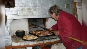 В хате-С.Есенин .