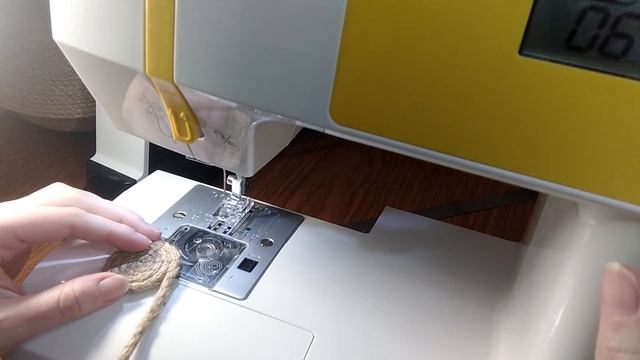 Салфетка из шнура в технике зигзаг на машинке
