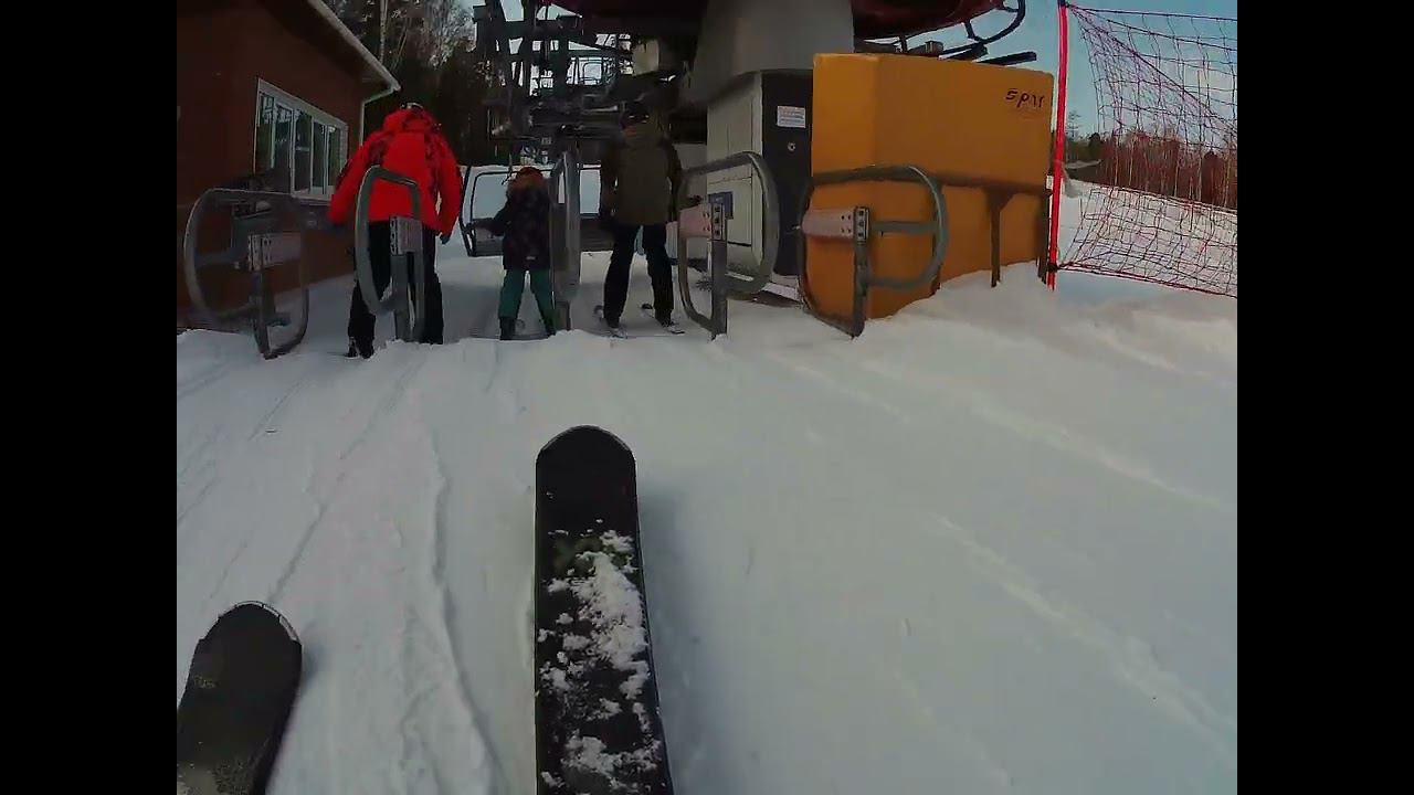 Какой-то карлик катается на лыжах смотреть онлайн