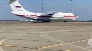 Самолёт Ил-76 МЧС России доставил четыре километра быстровозводимых дамб в Тюменскую область.